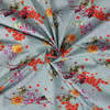 Pieni lisäkuva, jossa Trikoo digiprint japanilaiskukat siniharmaalla