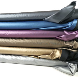 Kuvassa Ohut keinonahka / second skin 